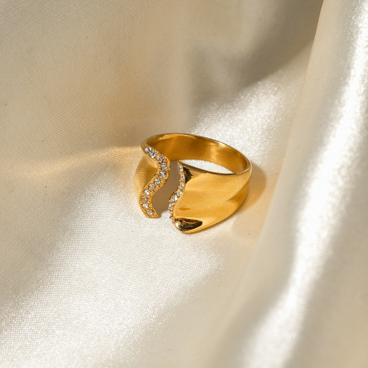 Stainless Steel Inlaid Rhinestone Bypass Ring Stainless Steel Inlaid Rhinestone Bypass Ring